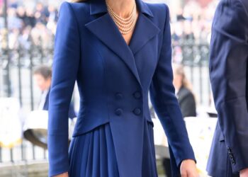 For royal watchers and jewelry historians alike, the Princess of Wales’ embrace of pearls is far from accidental. It reflects a layered visual language rooted in both tribute and continuity.