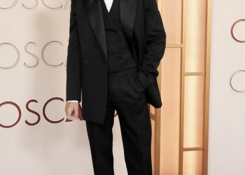 Jacob Elordi lost out on a Best Supporting Actor Oscar for Frankenstein on Sunday - and there was talk of him being snubbed by the movie's cast and crew, who spoke little of him afterwards