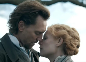 Tom Hiddleston and Clare Danes faces close together in The Essex Serpent