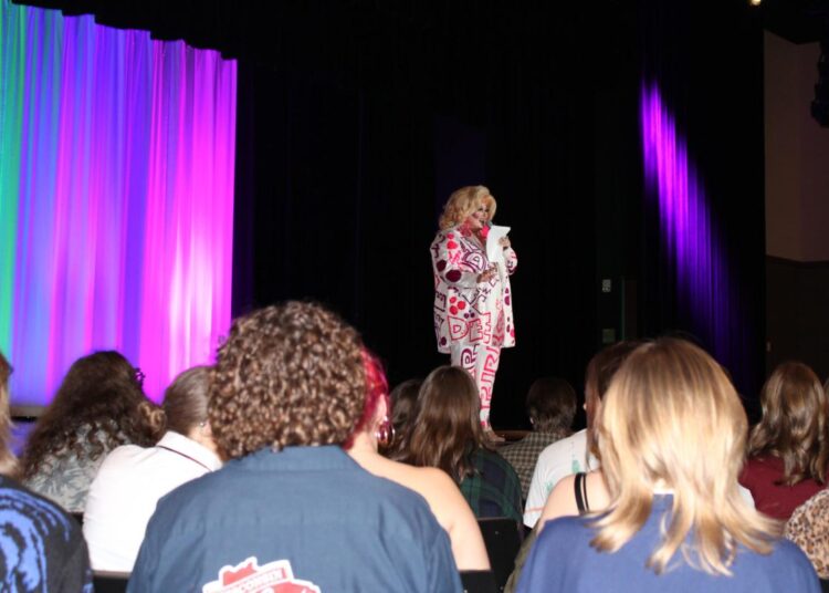 Drag show host Dee Dee Purr addressing the audience. Photo by Skylar Jensen.
