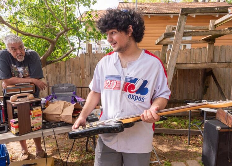 Vinyl records, instruments for sale at Lafayette, LA market | Entertainment/Life