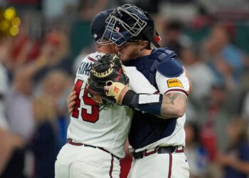 Walt Weiss savors a special debut as Braves manager in a 6-0 win over the Royals
