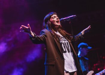 Watch Chvrches debut heavy new song 'Conman' at Robert Smith's Teenage Cancer Trust shows at Royal Albert Hall
