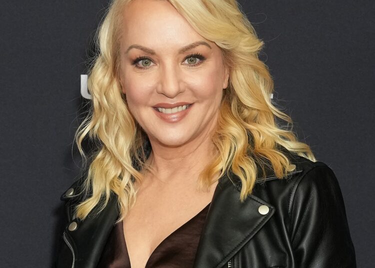 Wendi McLendon-Covey Missed Bridesmaids Reunion for Neck Lift