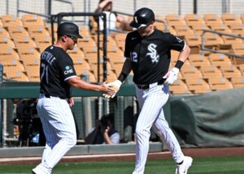White Sox extend winning ways, edge Royals, 5-4