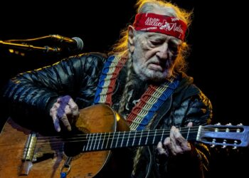 Willie Nelson's Album 'Dream Chaser' Has Song He Wrote With Bob Dylan