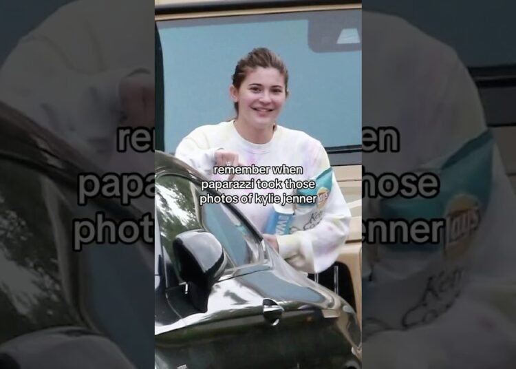 remember when paparazzi took those photos of kylie jenner #viralshort #celebrity #viralvideo#shorts