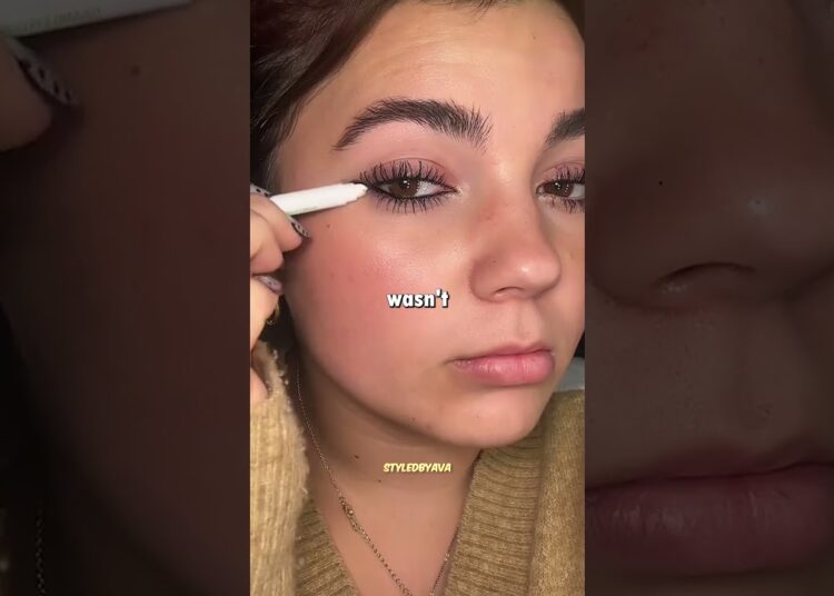 Celebrity Eye Trick That Makes Eyes Look Bigger 👀 Angel Eyeliner Secret
