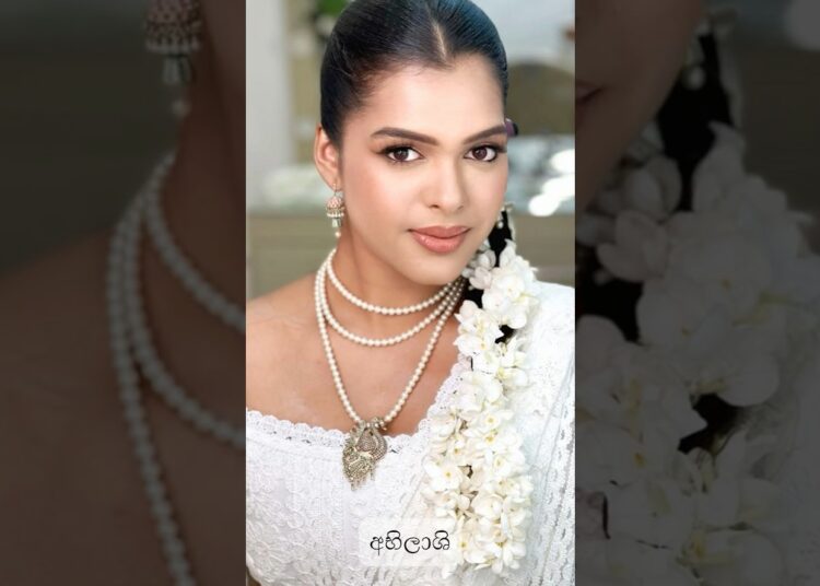 බලන්නකො 😌😝💋 #gossips #trendinglk #photography #srilankacelebrity