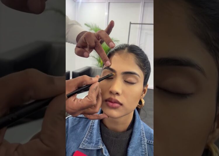 celebrity makeup artist ne kiya Mera makeup 💄🪭 ll #shorts