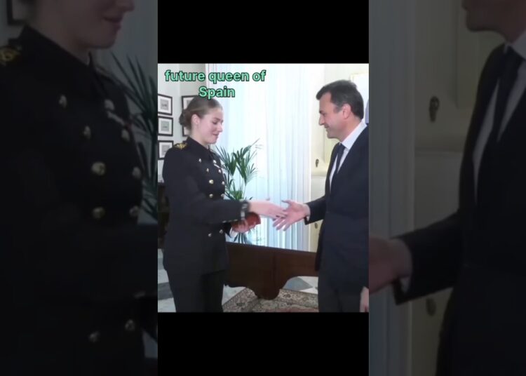📖 Princess Leonor receives the most precious religious gift ✨ Royal#gift#leonor #princess#new.