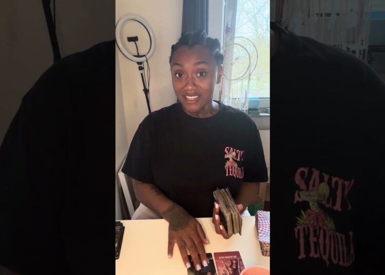 THE GOSSIP 🗣️ ON YOU IS LAUGHABLE 🤭 #tarot #tarotreading #lovereading