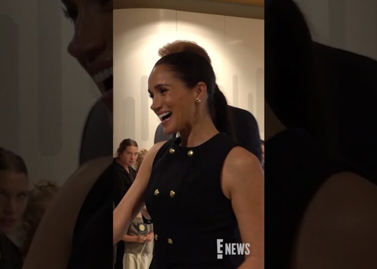 Meghan Markle and Prince Harry visit the Royal Children’s Hospital in Melbourne, Australia. 🇦🇺