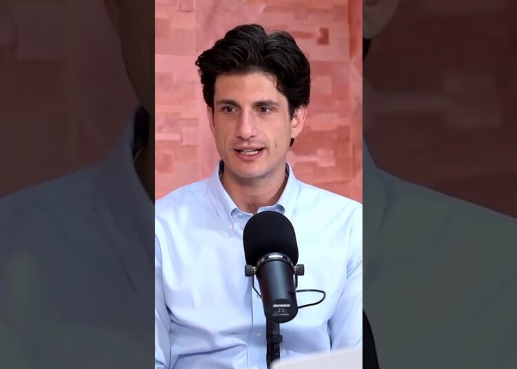 “I Have to Gossip 😂 | Funny Podcast Moment 🎤”#ViralMicTalks #PodcastShorts