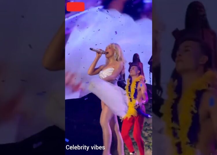 Sabrina carpenter ♥️♥️#ytshorts #celebrity #entertainment #sabrinacarpenter