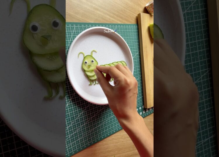 TRYING 🥒 cucumber 🤩 #Sabia.the.artist #cucumber #shorts