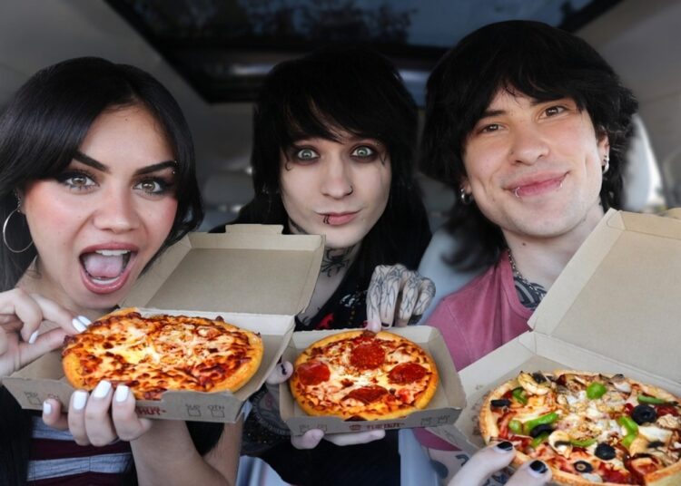 gossip and pizza session