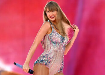 Taylor Swift performs on stage during the 'The Eras Tour' at Wembley Stadium on August 15, 2024 in London, England.