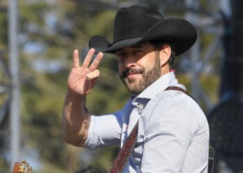 Aaron Watson Can’t Hold Back: New Country, Zach Bryan + 'Outlaws'