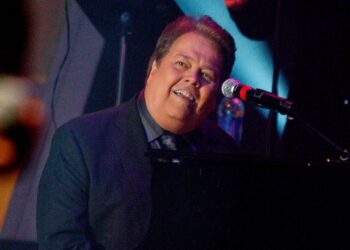 Alan Osmond performs during a taping of the Osmonds 50th anniversary show in Las Vegas on Aug. 14, 2007. (AP Photo/Isaac Brekken, File)