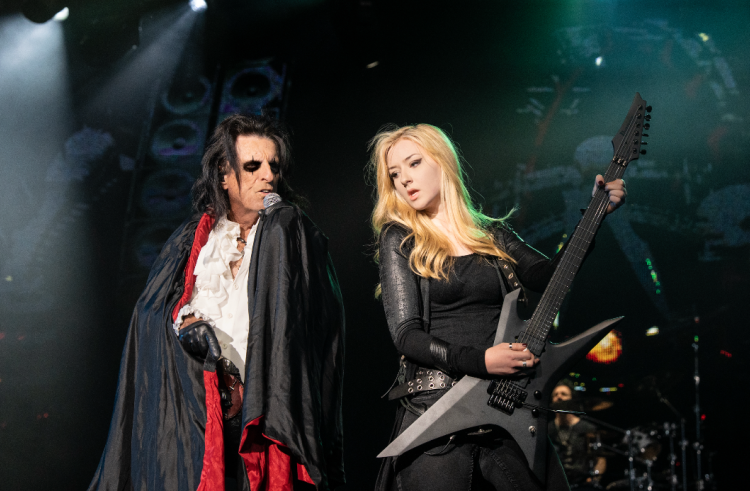 Alice Cooper Introduces New Guitarist Anna Cara🎸 – Metal Planet Music