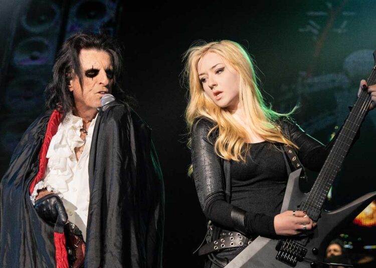 Alice Cooper and Anna Cara onstage