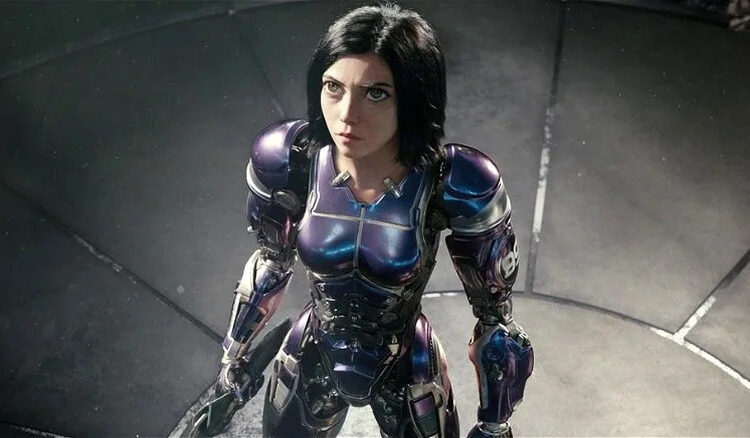 Alita standing in fighting area in "Alita: Battle Angel" (2019)