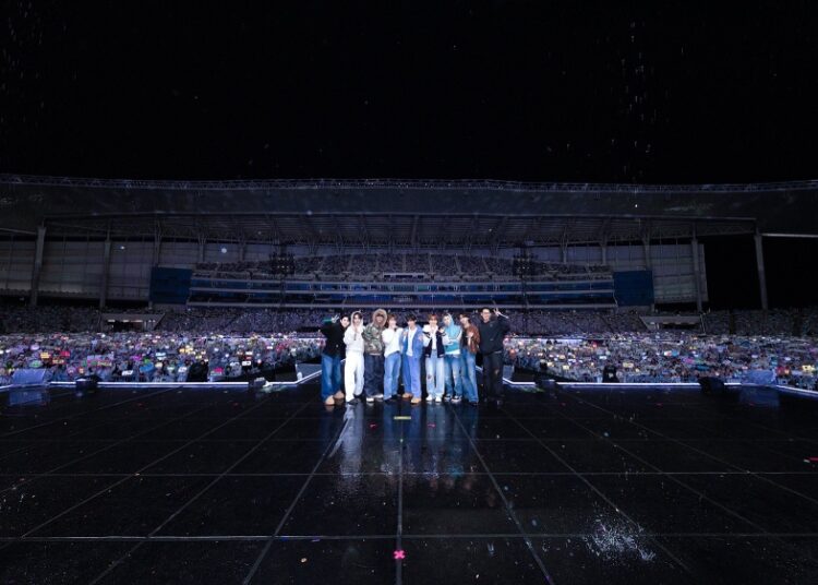 All 13 members of SEVENTEEN renew contracts with Pledis Entertainment (VIDEO)