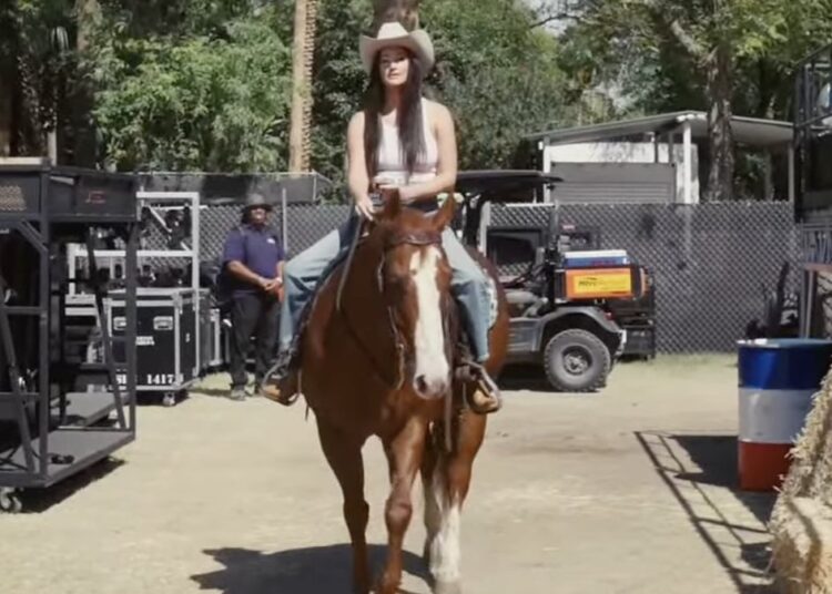 All Hail Kacey Musgraves and Her Horse-Riding, George Strait-Covering, New Music Premiering Coachella Set