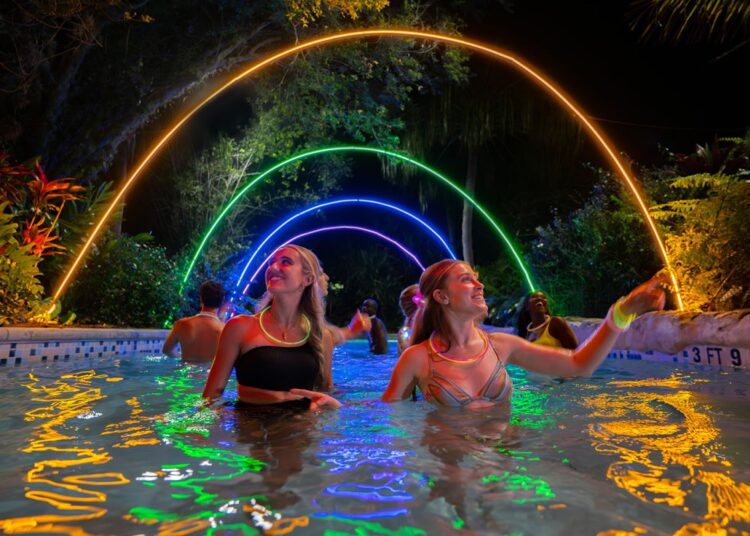 Aquatica Orlando’s AquaGlow returns with all-new nighttime slide experiences and electrifying entertainment – Amusement Today