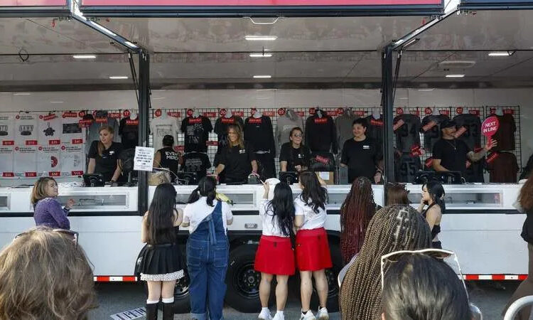 BTS fans sweat through long lines, show out in force for Tampa concert