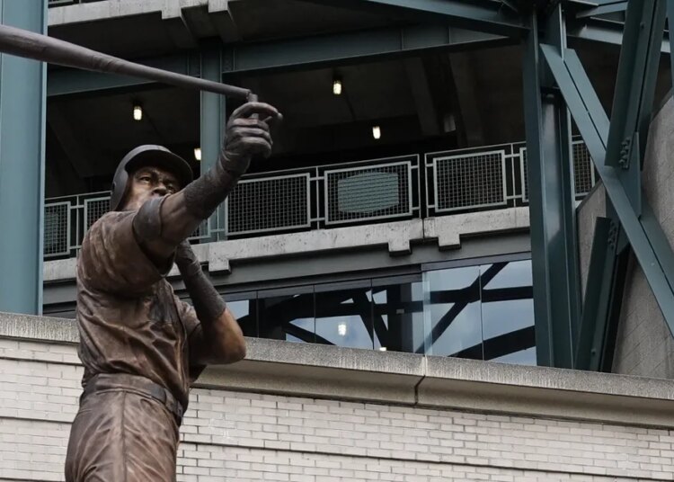 Broken Bat Mars Unveiling Of Ichiro Suzuki Statue