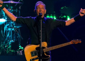Bruce Springsteen Takes a Stand of Resistance in Minneapolis
