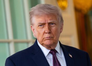 CBS reporter ousted from Oval Office by Donald Trump - Celebrity News - Entertainment