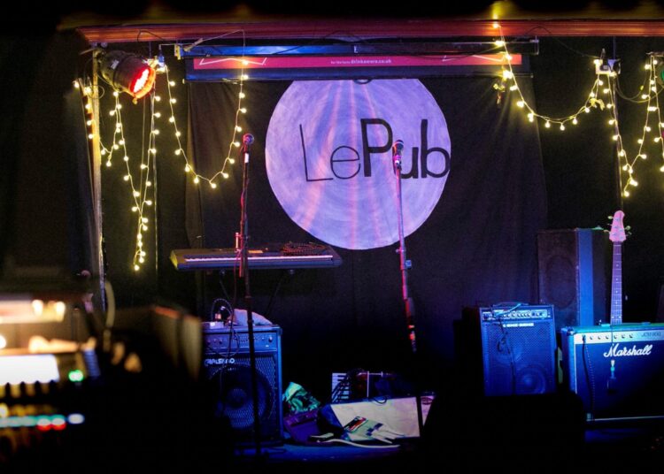 Le Pub, Newport