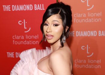 Stay up-to-date on the latest Cardi B news and gossip. © IMAGO / Everett Collection