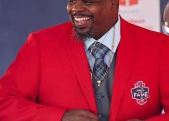 Vince Wilfork will headline One SouthCoast Chamber’s May 20 celebrity dinner after Adam Vinatieri withdrew due to a conflict.