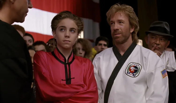 Jonathan Brandis as Barry Gabrewski and Chuck Norris as Chuck Norris face down Joe Piscopo as Kelly Stone at a karate tournament in Sidekicks