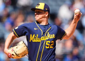 Contreras, Harrison lead Brewers to defeat Royals 8-5