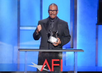 Eddie Murphy receives life achievement award by AFI, drawing standing ovation at star-filled tribute