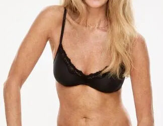 Elle Macpherson for BondsCredit: Bonds