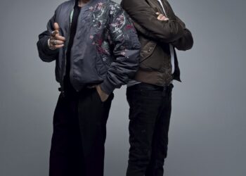 Turkish musicians Kenan Doğulu (L) and Murat Yeter pose together. (Photo courtesy of Hakan Uç)