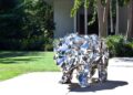 Frank Gehry, Bear with Us, 2014, 316L stainless steel
