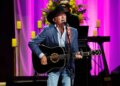 George Strait returns for Clemson’s first stadium concert since 1990s