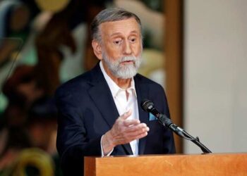 Grammy-winning singer-songwriter Ray Stevens recovering after breaking neck