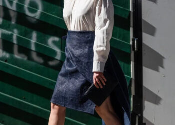 Greta Gerwig Wore Bottega Veneta Out In New York City, Greta Gerwig New York Street Style
Greta Gerwig Bottega Veneta Spring 2026
Greta Gerwig NYC Bottega Veneta look
Bottega Veneta Spring 2026 street style
Greta Gerwig street style New York
