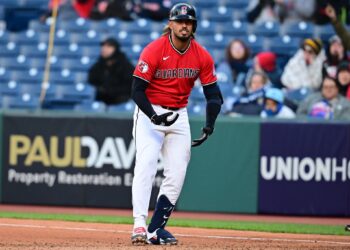 Guardians shortstop Gabriel Arias leaves game against Royals with left hamstring tightness