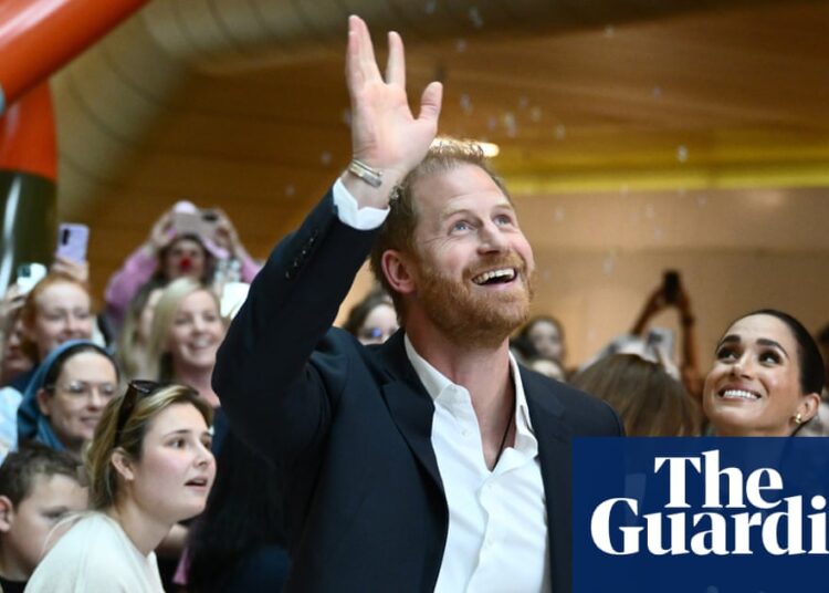 Harry and Meghan greeted by hushed ‘hiii’ in Melbourne hospital on first stop of Australian tour | Australia news