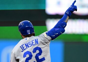 Homers, Wacha power Royals past Guardians 4-2