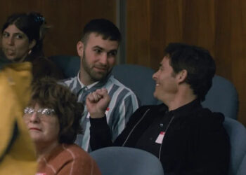 Ronald and James Marsden sitting together in Jury Duty.